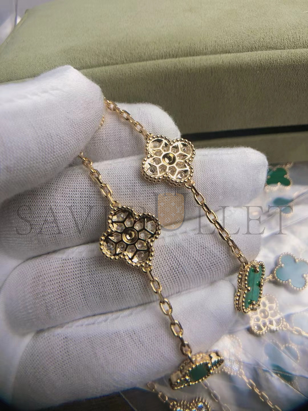 V*N CL*F arpels vintage alhambra bracelet, 5 motifs - yellow gold, diamond, malachite vcaro7gq00