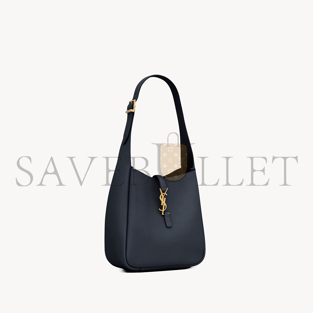 y*l le 5 À 7 S*pple small in grained leather 713938aaauq4100 (23*22*8cm)