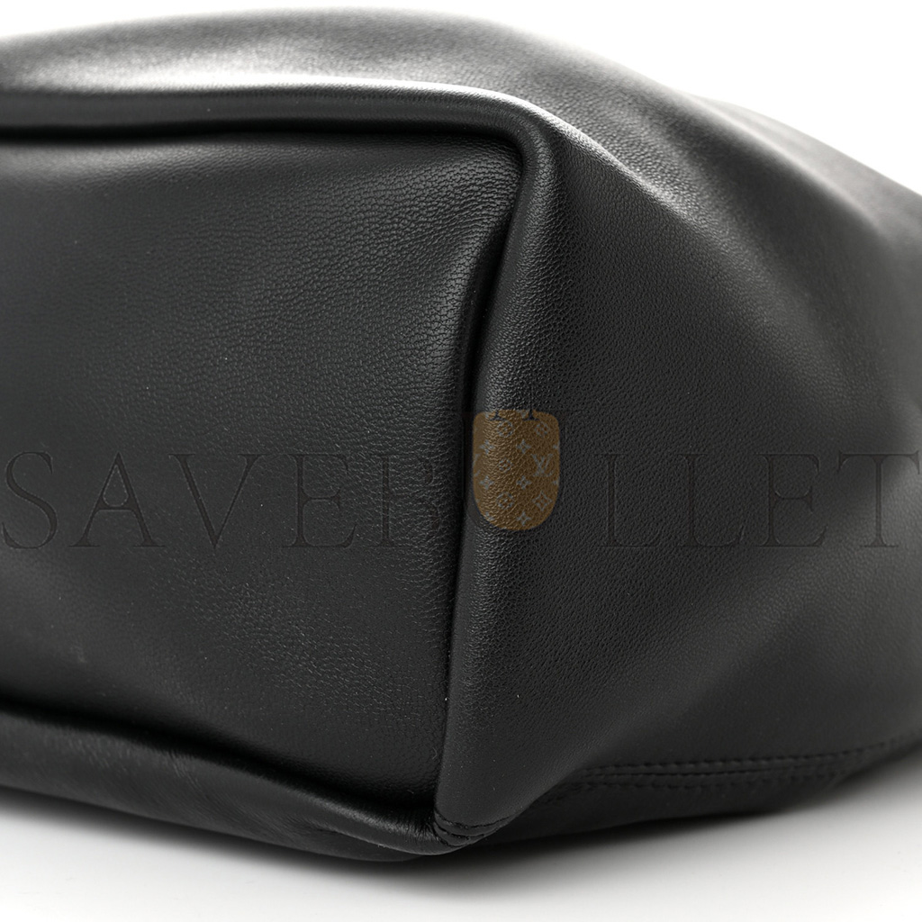 l*ew* nappa small squeeze bag black (29*24*10.5cm)