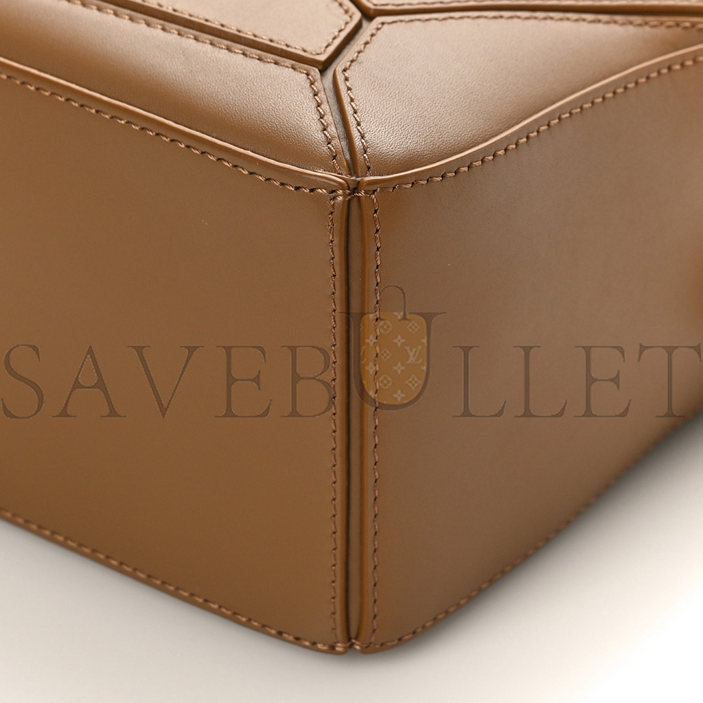 l*ew* satin calfskin monochrome small puzzle edge bag pale oak (24*16.5*10.5cm)